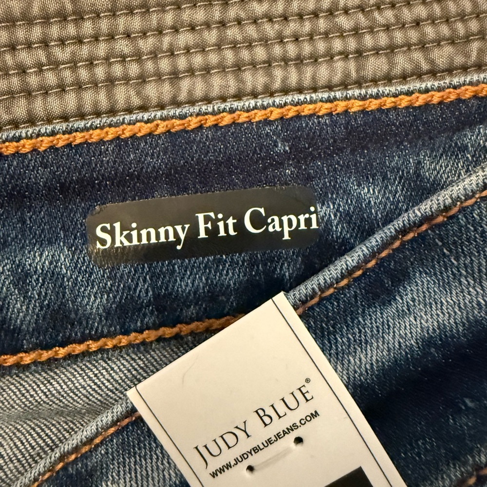 Judy Blue skinny Fit Capri Jeans Medium Blue * NEW WITH TAGS* - Picture 11 of 13